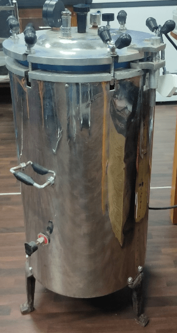 Autoclave (Pressure upto 30 PSI)